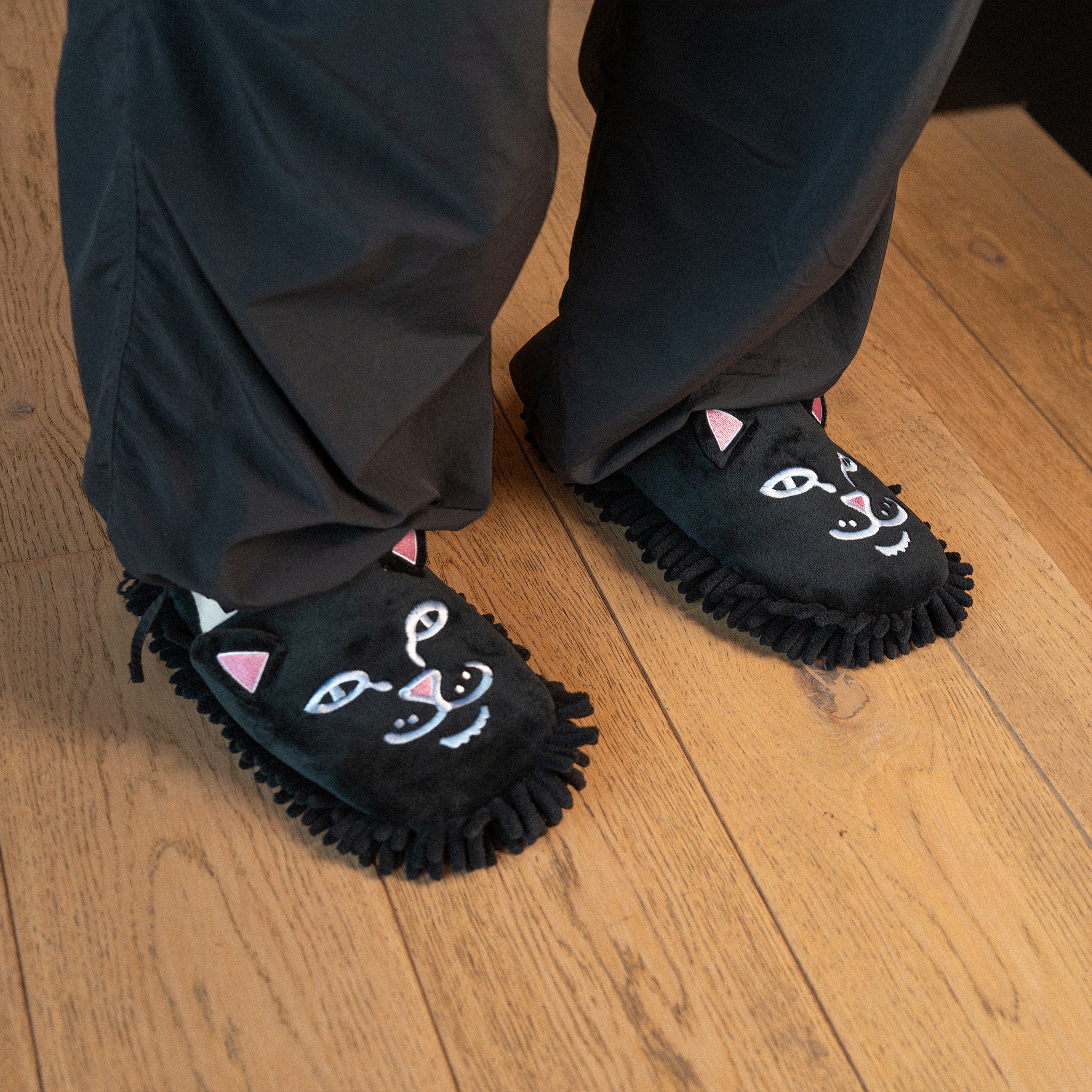 Jermie Mop Slippers (Black)
